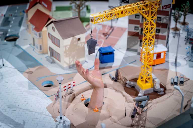 Beeldend theater “made in Helmond” door Sonja van Ojen en Hendrik Kegels