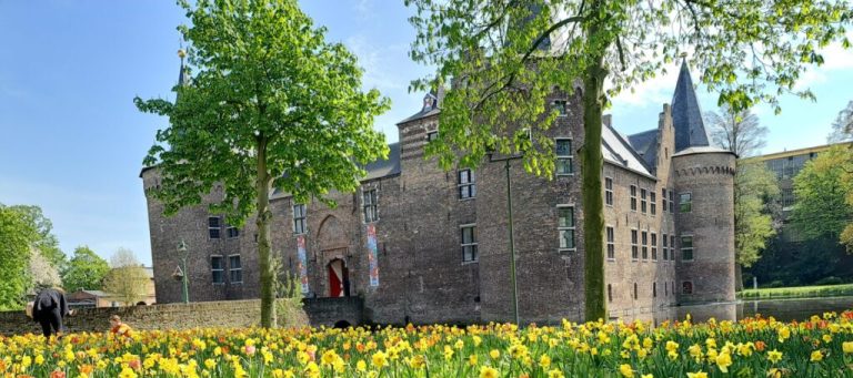 Kasteel Helmond bloeit volop tijdens de meivakantie