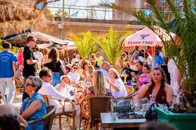 Helmond ontkurkt nieuw evenement: VENIJN – Bier & Wijnfestijn strijkt neer in de Kasteeltuin