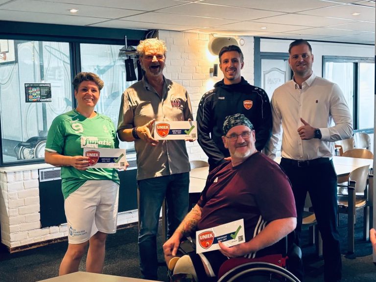 Swift Helmond ontvangt Uniek Sporten Certificaat voor rolstoelhandbal